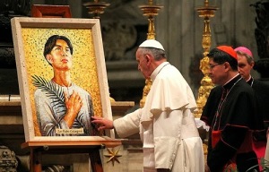 Pope_Francis_takes_a_moment_to_pray_before_the_mosaic_of_St_Pedro_Calungsod_in_St_Peters_Basilica_Nov_21_2013_Credit_Kerri_Lenartowick_CNA_CNA_11_21_13