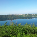 Lake Albano, one can  see the volcanic origin of the lake.
Countless beautiful views: the lake, the hills and also panoramic views of Rome